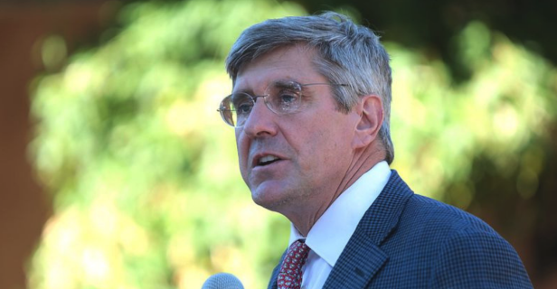 Trump says he'll nominate Stephen Moore to Fed