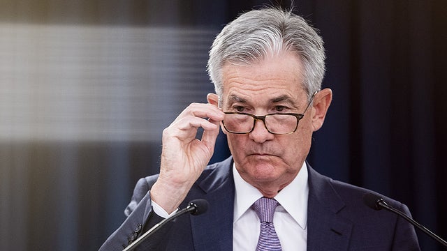 Fed walks 2020 tightrope on rates