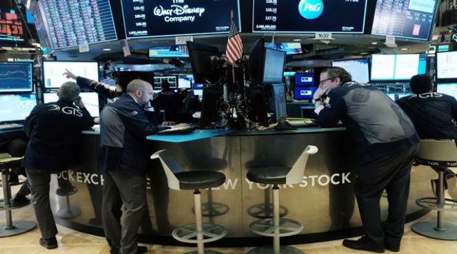 Stocks flat as stimulus talks drag on