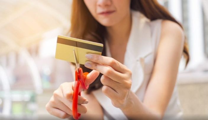 Bankers Worried Over Credit Card Balances Paid in Full